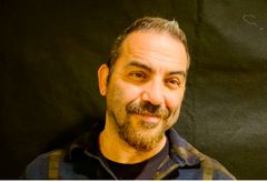 Ben Maccabee interpreta Loud Man