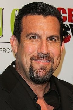 John McCarthy interpreta S.W.A.T. Team Member