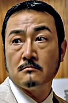 Kinshiro Oyama interpreta Commissaire Japonais