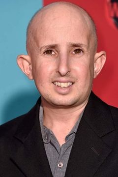 Ben Woolf interpreta Rusty Rex
