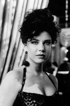 Kate Gayson interpreta Casino Girl