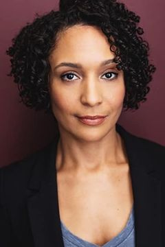 Vanessa R. Butler interpreta Female Soldier