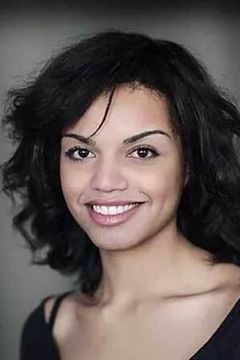 Nelly Lawson interpreta Lieutenant Camille Barbier