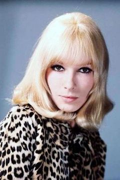Dany Saval interpreta Mary Bronson