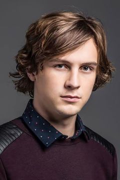 Logan Miller interpreta Ben Miller
