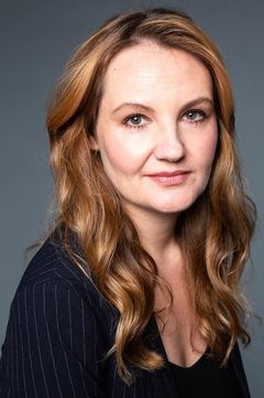 Gina Costigan interpreta Traynor's Girlfriend
