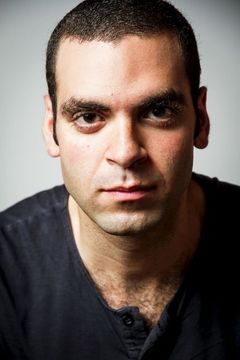 Adil El Arbi interpreta Rideshare Driver