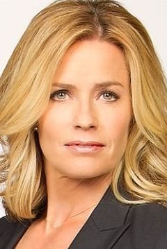 Elisabeth Shue interpreta Julie Finlay