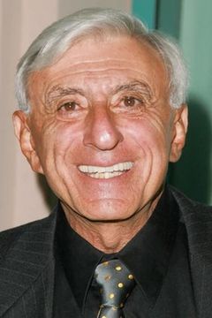 Jamie Farr interpreta Thaddaeus