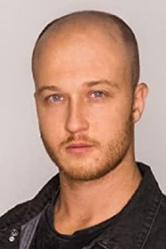 Matthew Scully interpreta Cop #2