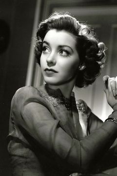 Marsha Hunt interpreta Constance Scott