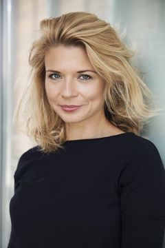 Marta Walesiak interpreta pracownica Czerwonego Krzyża