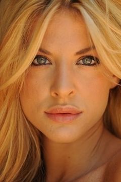 Micol Azzurro interpreta Lola