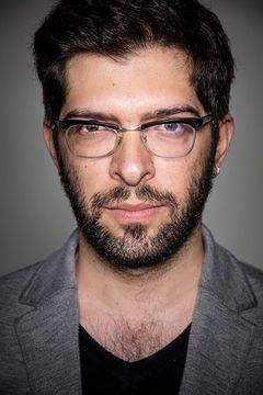 Ehsan Goodarzi interpreta NadeaLi