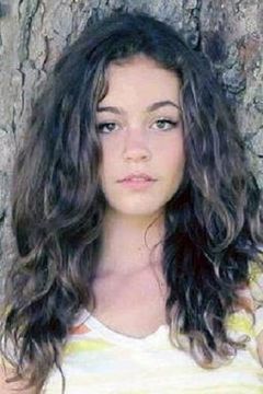 Leah McPherson interpreta Rebecca