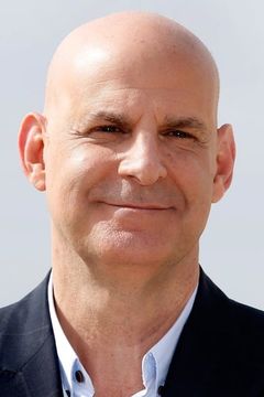 Harlan Coben interpreta le chirurgien du bloc opératoire