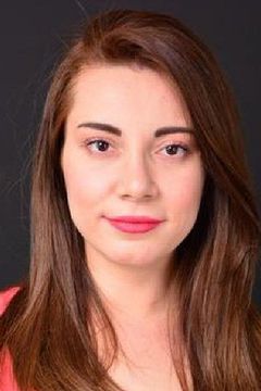 Gamze Pelin Gökçe interpreta Meraklı