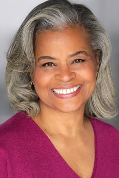 Sheila Maddox interpreta ZZZ Receptionist