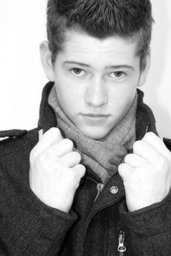 Dylan Van Wylick interpreta Brent