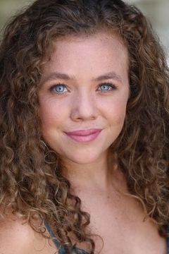 Mallory Rose Diekmann interpreta Cathy