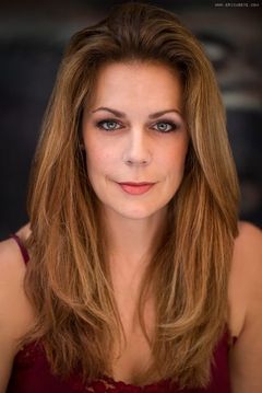 Elle Matarazzo interpreta Agent