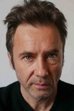 Sébastien Tavel interpreta Hospital Young Police Officer