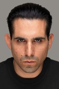 Larry Nuñez interpreta Van Vampire
