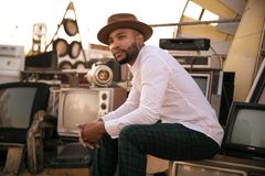 Carlton Byrd interpreta Hayden