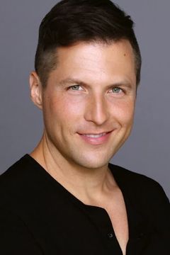 Ben Hauck interpreta Young Interviewee (uncredited)