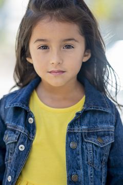 Calliah Sophie Estrada interpreta Chloe Baxter