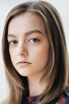 Milli Wilkinson interpreta Devyn Rogers