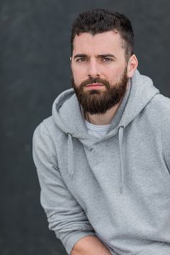 Daniel Cahill interpreta Commodities Broker