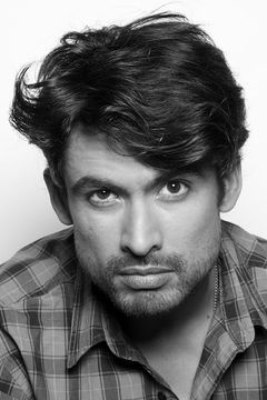 Eduardo Paxeco interpreta Reporter