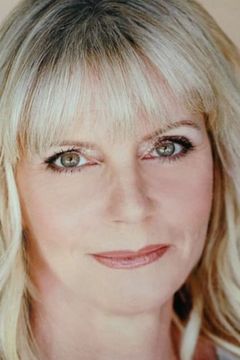 Jennifer Edwards interpreta Yussa