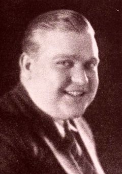 Marshall Ruth interpreta Traveling Salesman (uncredited)