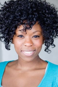 Dominique Moore interpreta Despina
