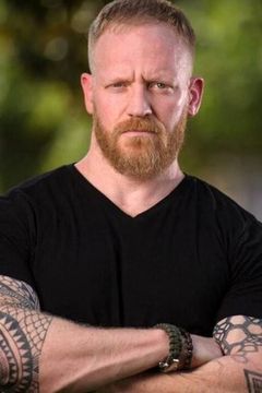 Tom Glynn interpreta Crewcut
