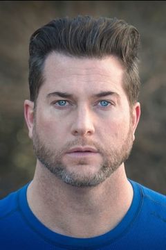Sean Ramey interpreta SWAT Leader