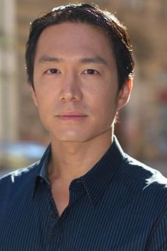 Kendrick Roger Ong interpreta Soldier B