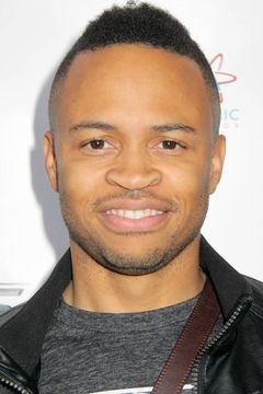 Eugene Byrd interpreta Cole Burris