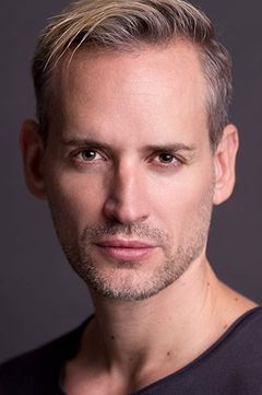 Casper Andreas interpreta 2nd Policeman at Pool