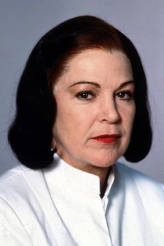 Annie Ross interpreta Mrs. Hazeltine