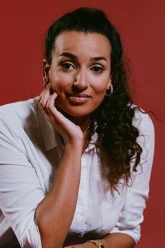 Serine Ayari interpreta Céline