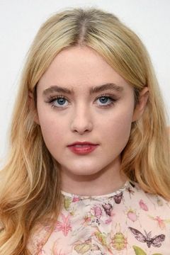 Kathryn Newton interpreta Claire Novak