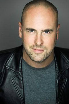Tom Costello interpreta Minor Role (uncredited)