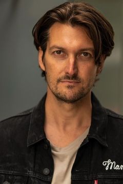 Josh Futcher interpreta Control Room Technician