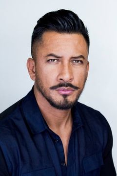 Hugo Ateo interpreta Guzman