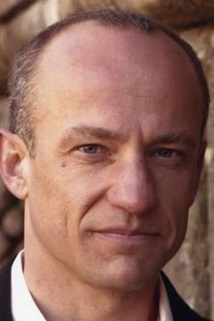 Kurt Max Runte interpreta Adolf Schroder