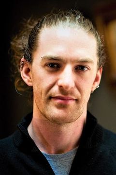 Robbie Mann interpreta Self