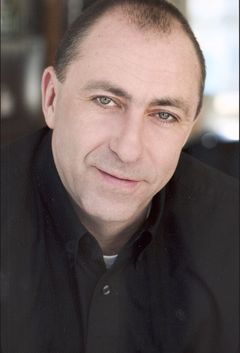 Kevin Scanlon interpreta Haz-Mat Officer